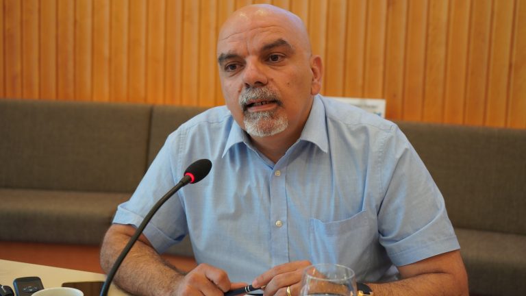 Dr. Zedoun Al Zoubi presenting alternatives to the term "Federalism" during the workshop "Governance in Transition" organized by the European Center for Kurdish Studies