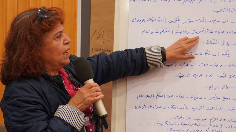 Sabah Alhallak presenting ideas on federalism in Syria during workshop "Governance in Transition" by EZKS